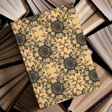 Load image into Gallery viewer, Daisy Damask JOURNAL - POLLEN
