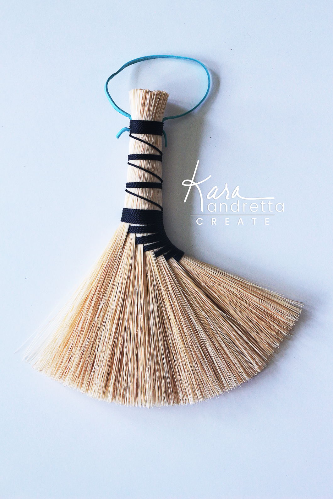 SARAH PLAIN AND TIDY Natural Altar Whisk